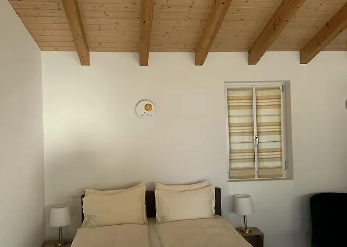 Bright Studio, Just Steps To The Apartment *