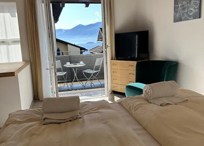 Apartment Bright Studio, Just Steps To The